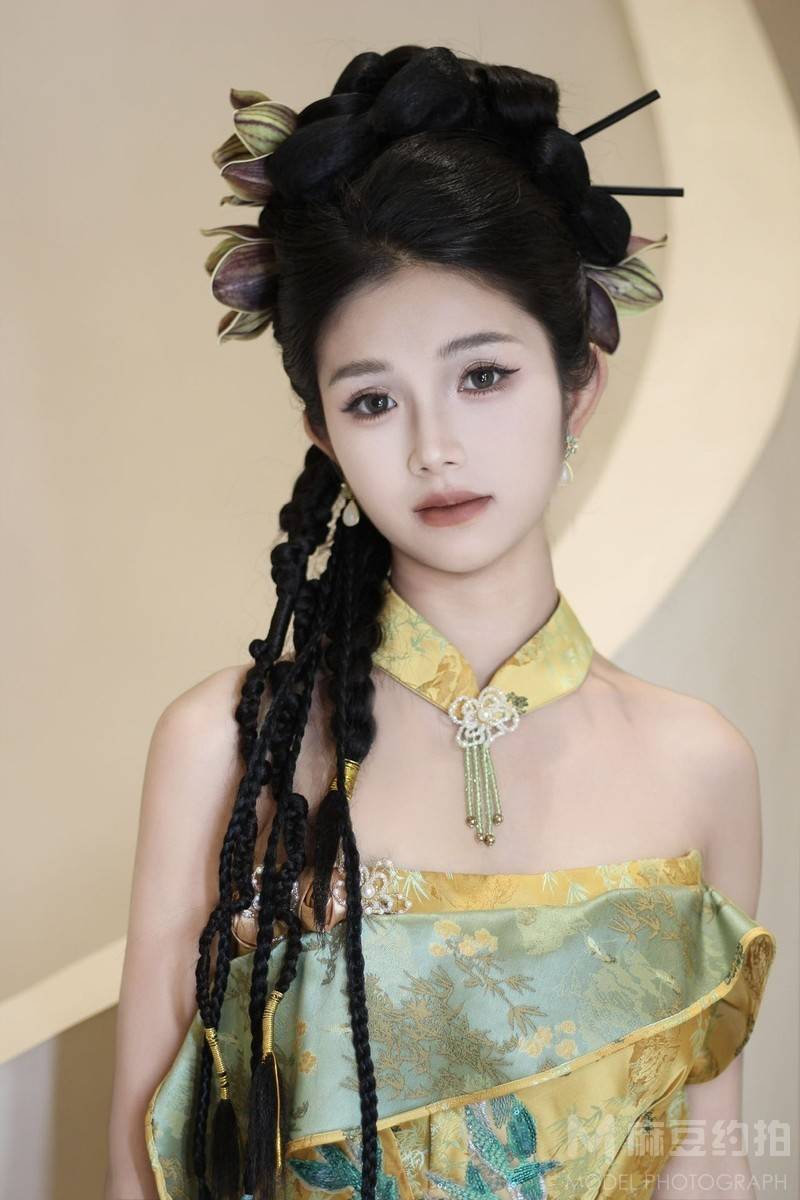 妆容模特