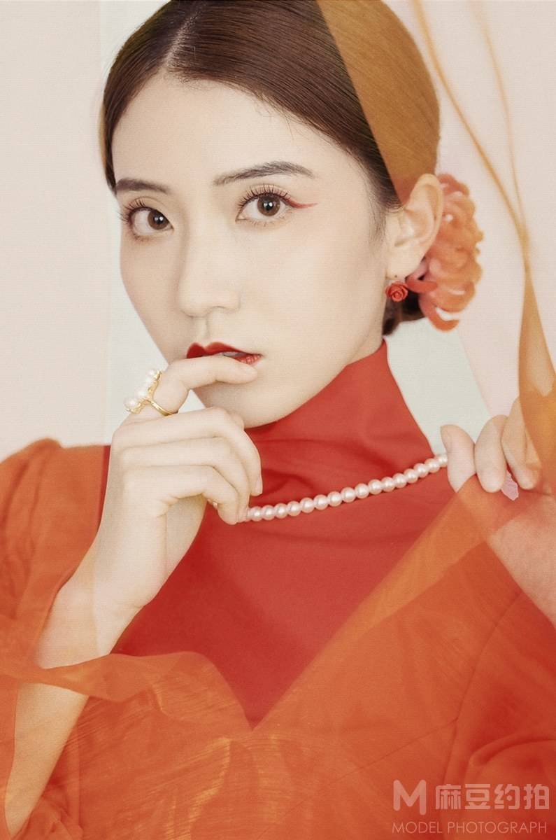 情绪模特