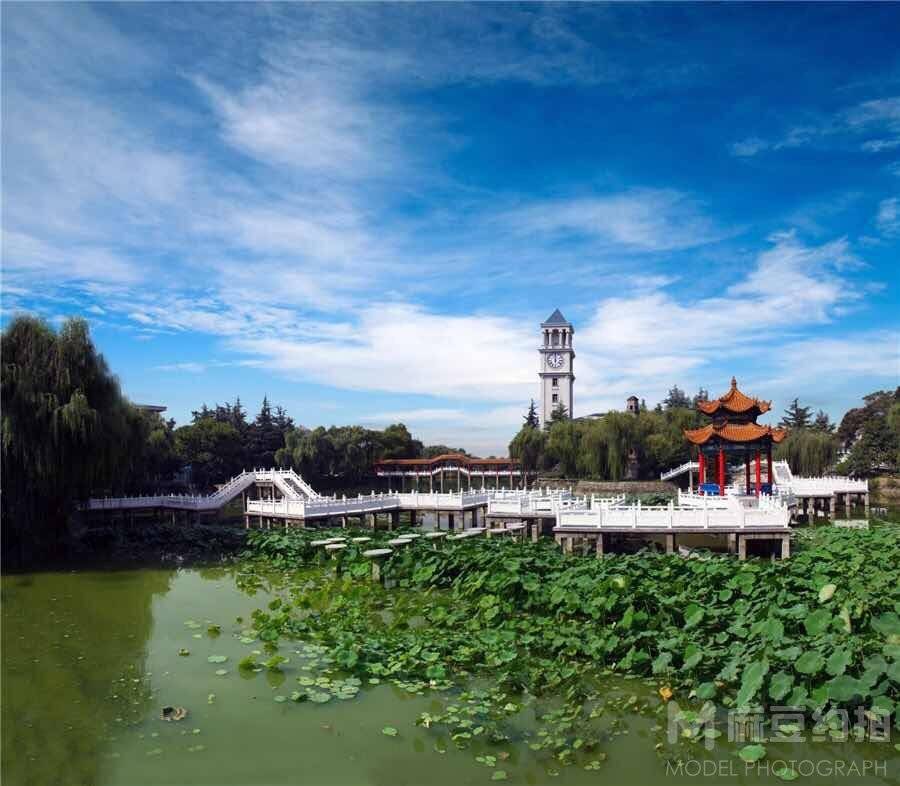 校园模特