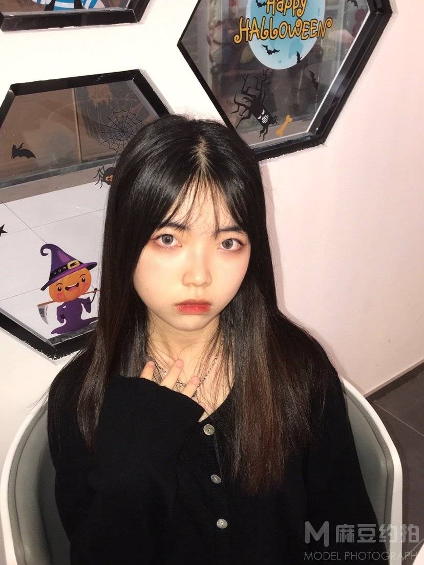 黑白模特