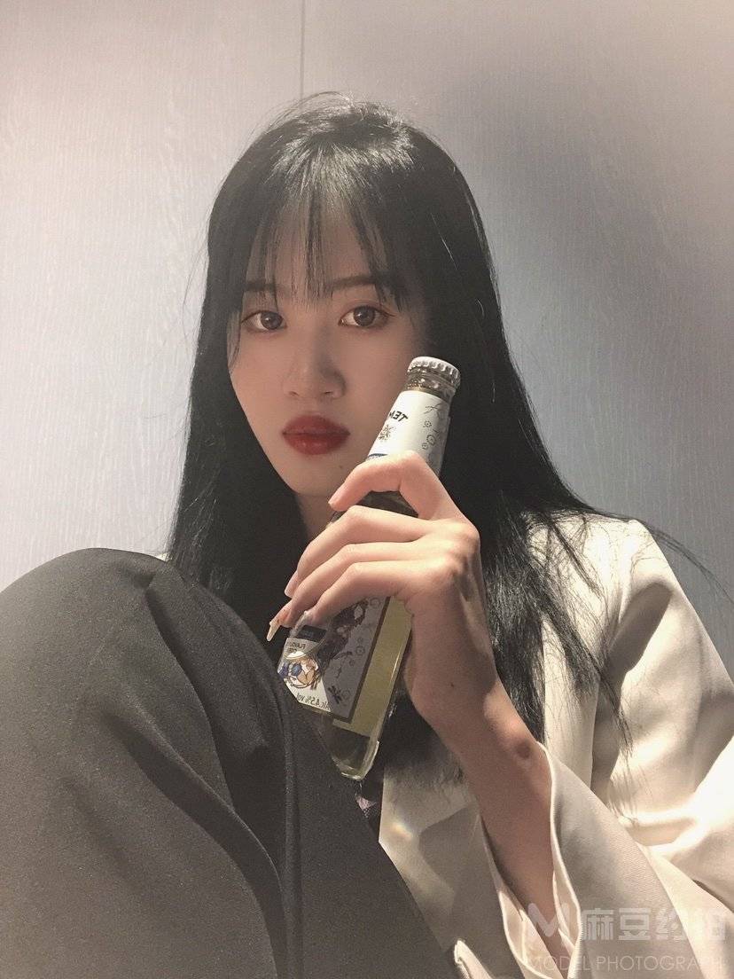 黑白模特