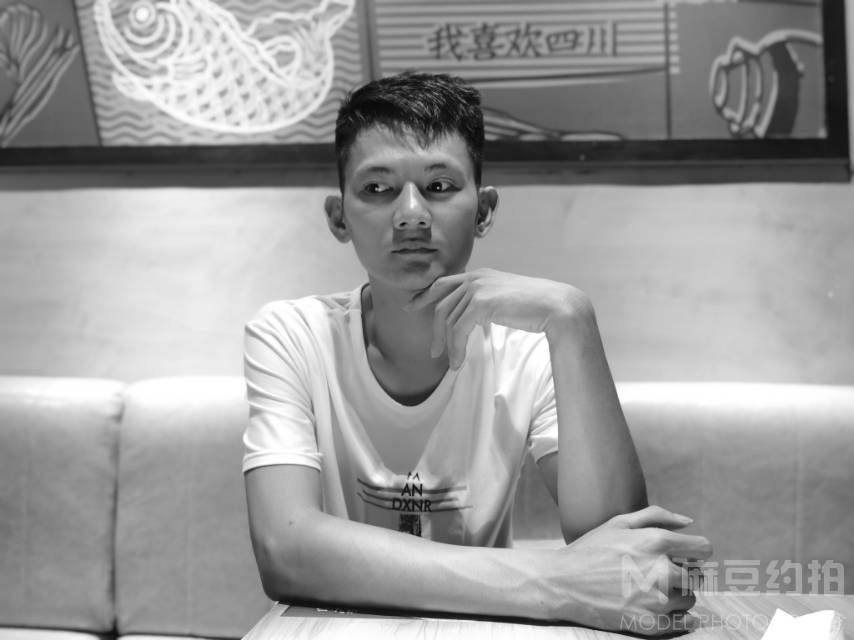 黑白模特