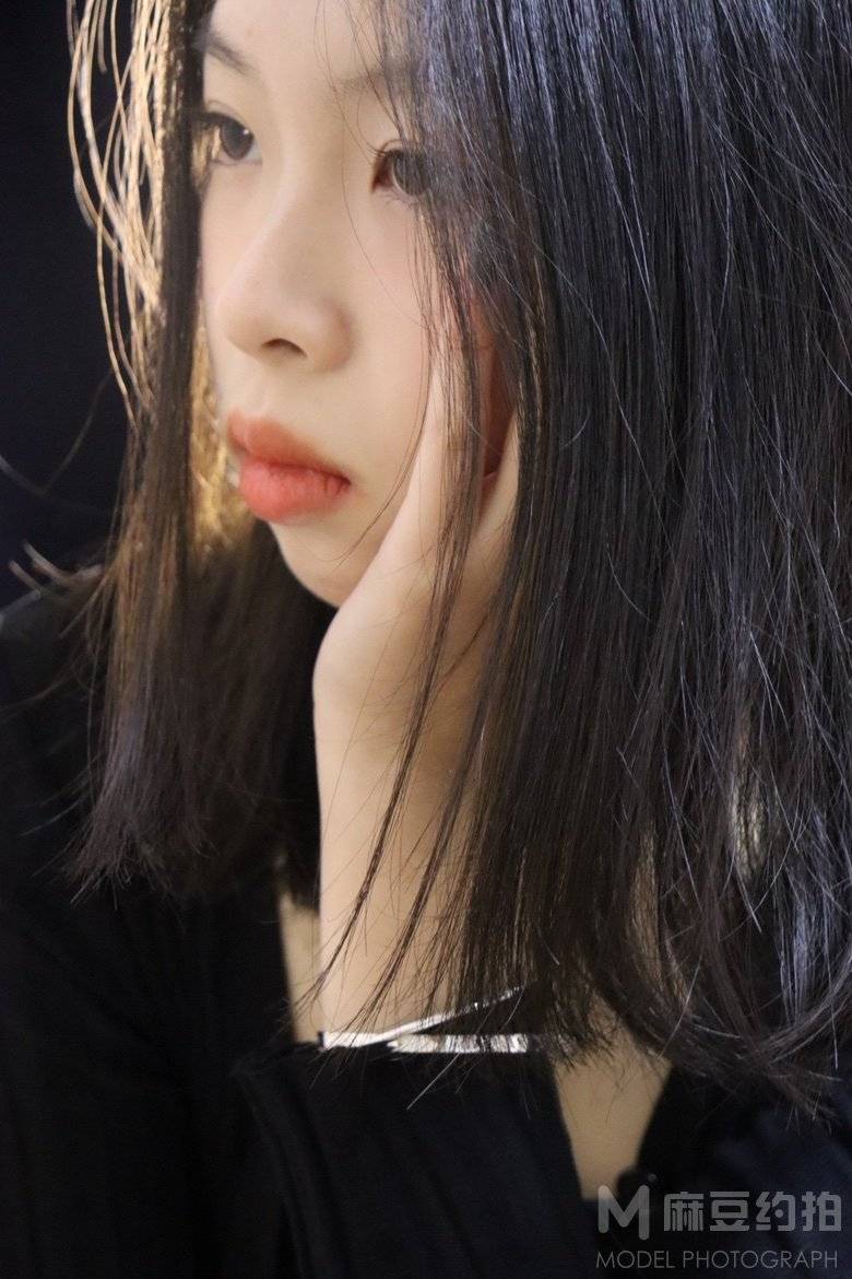 黑白模特