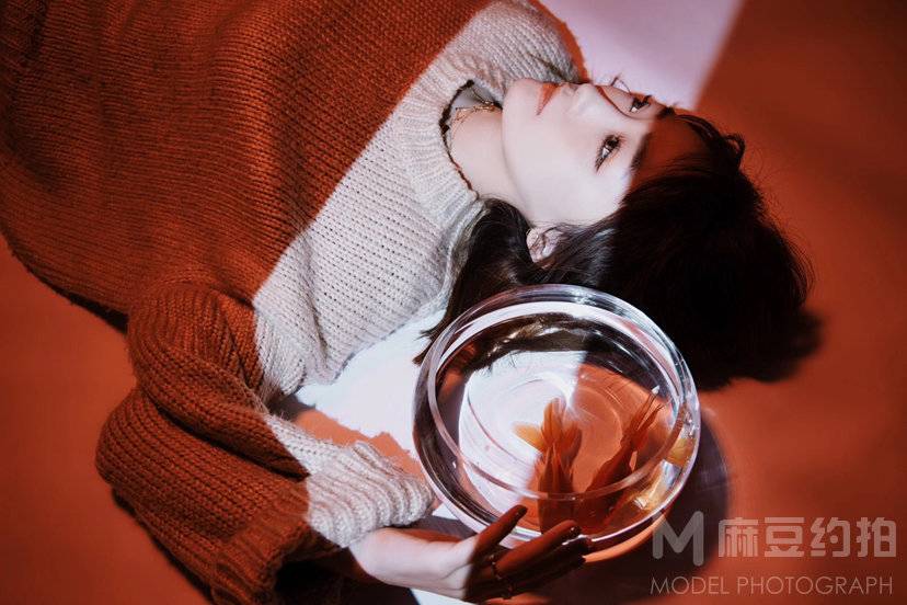 情绪模特