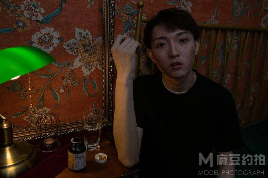 情绪模特