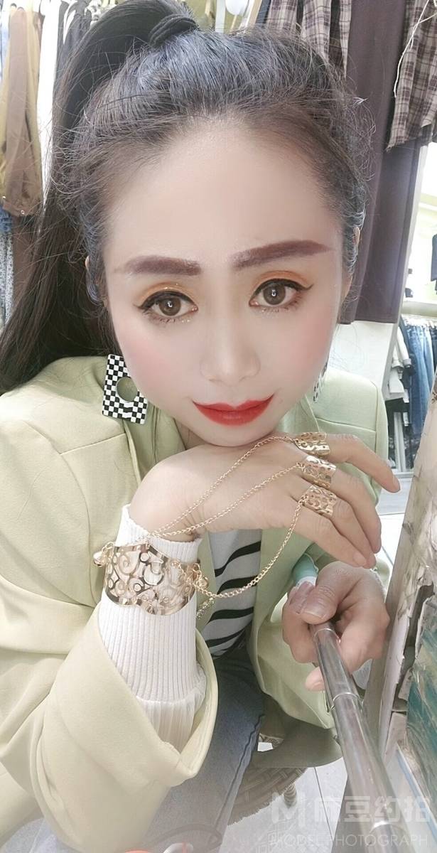 清新模特