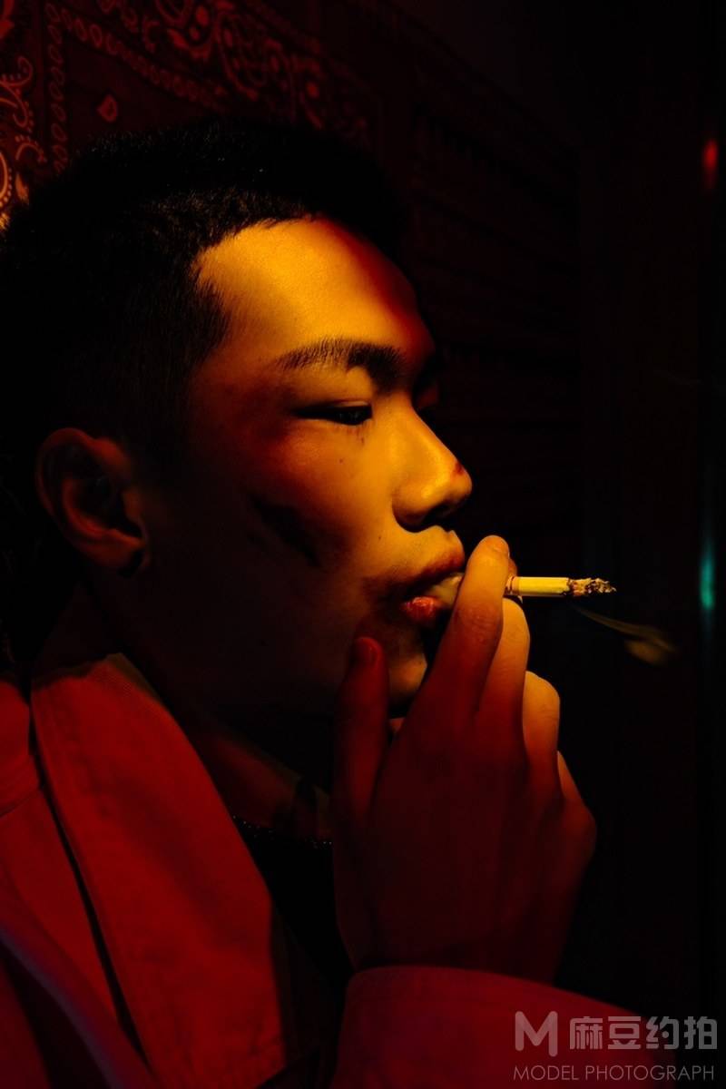 情绪模特