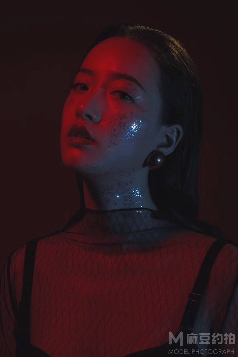 情绪模特