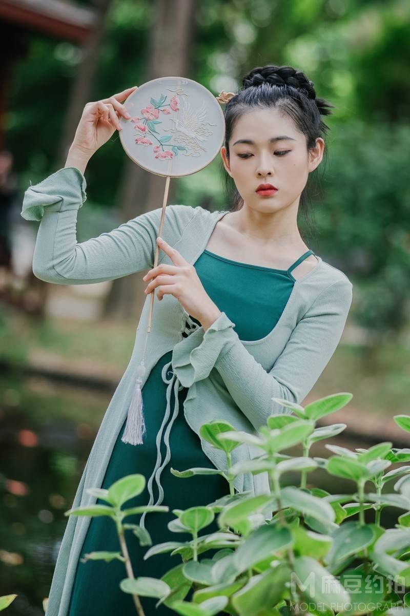 情绪模特