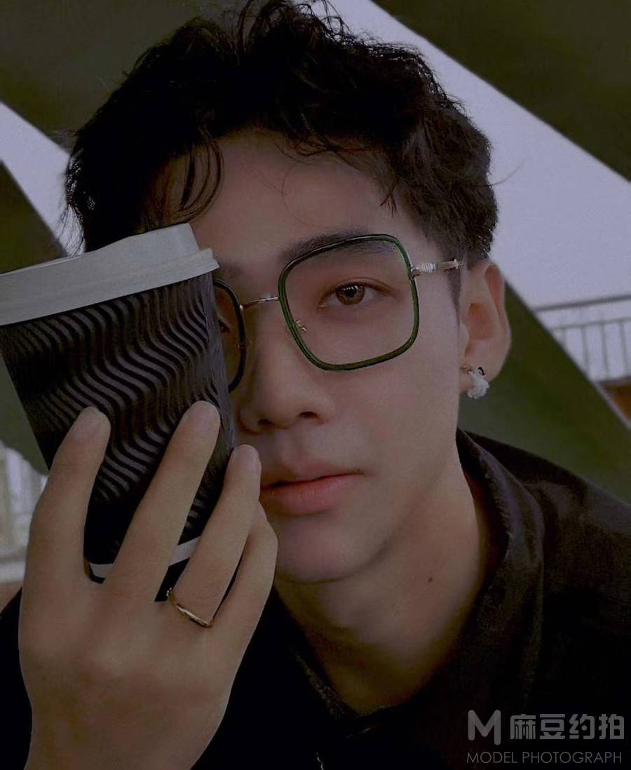情绪模特