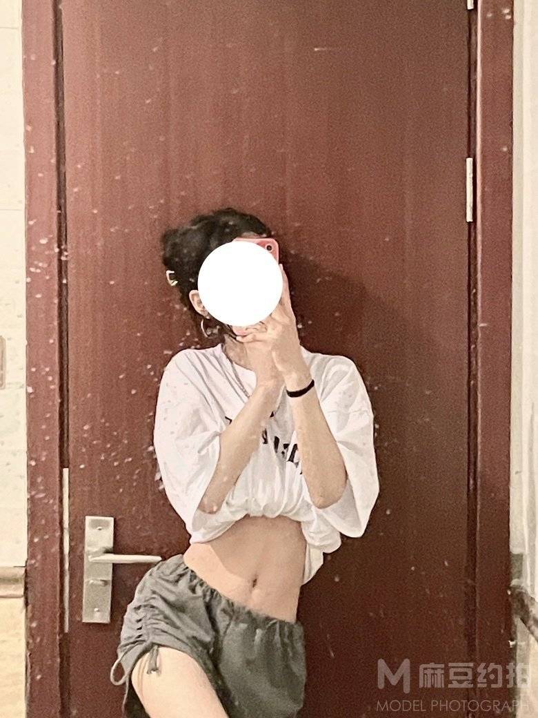 黑白模特