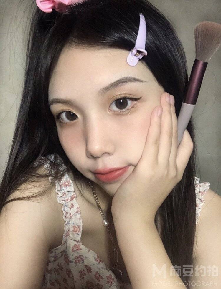 妆容模特
