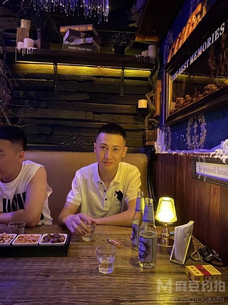 黑白模特