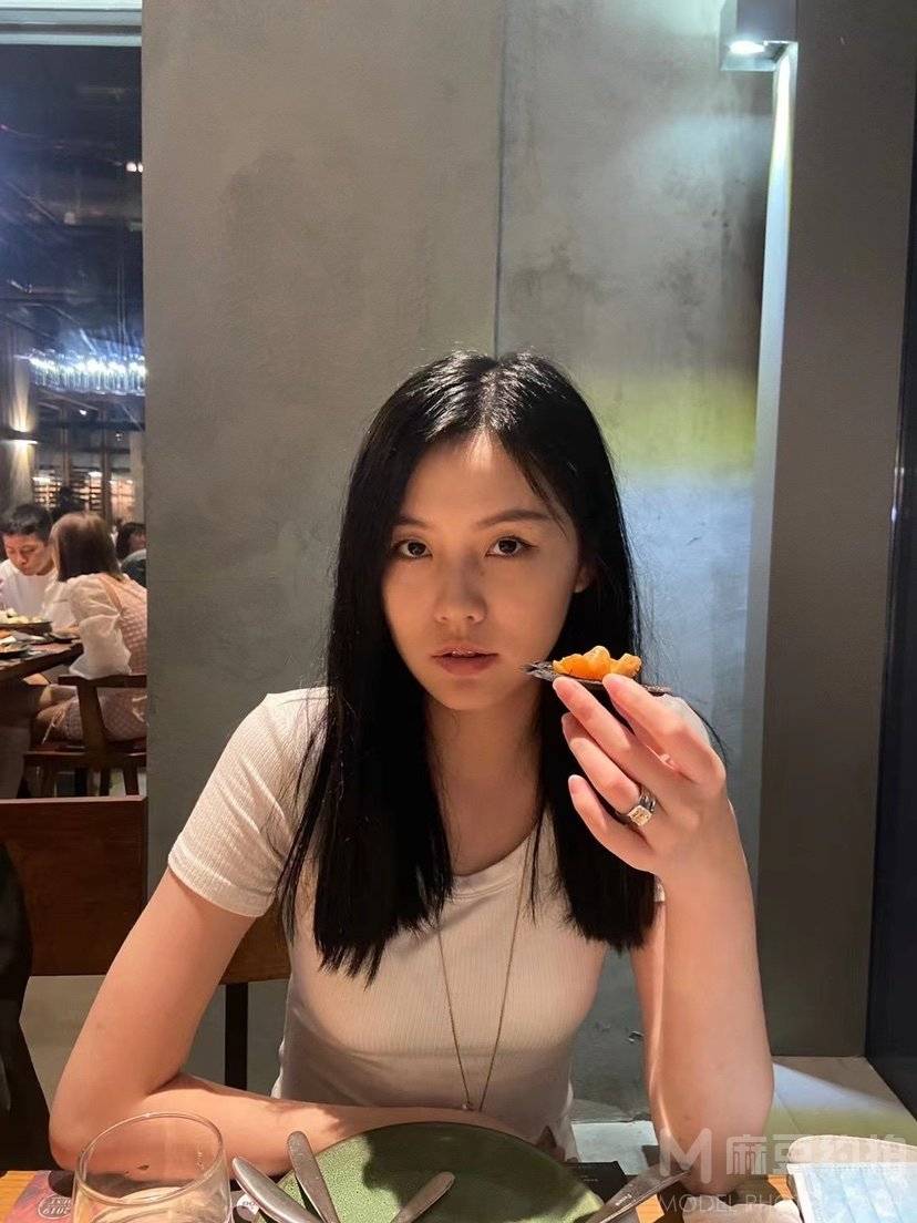 黑白模特