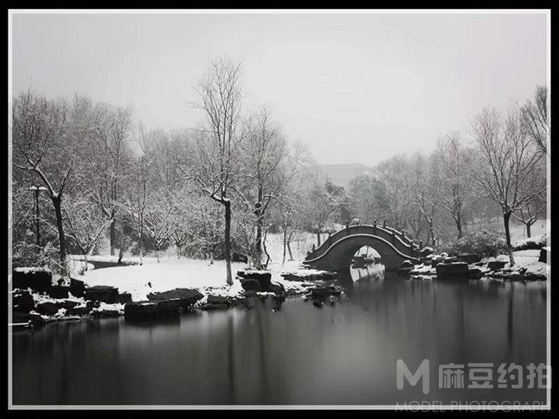 黑白模特
