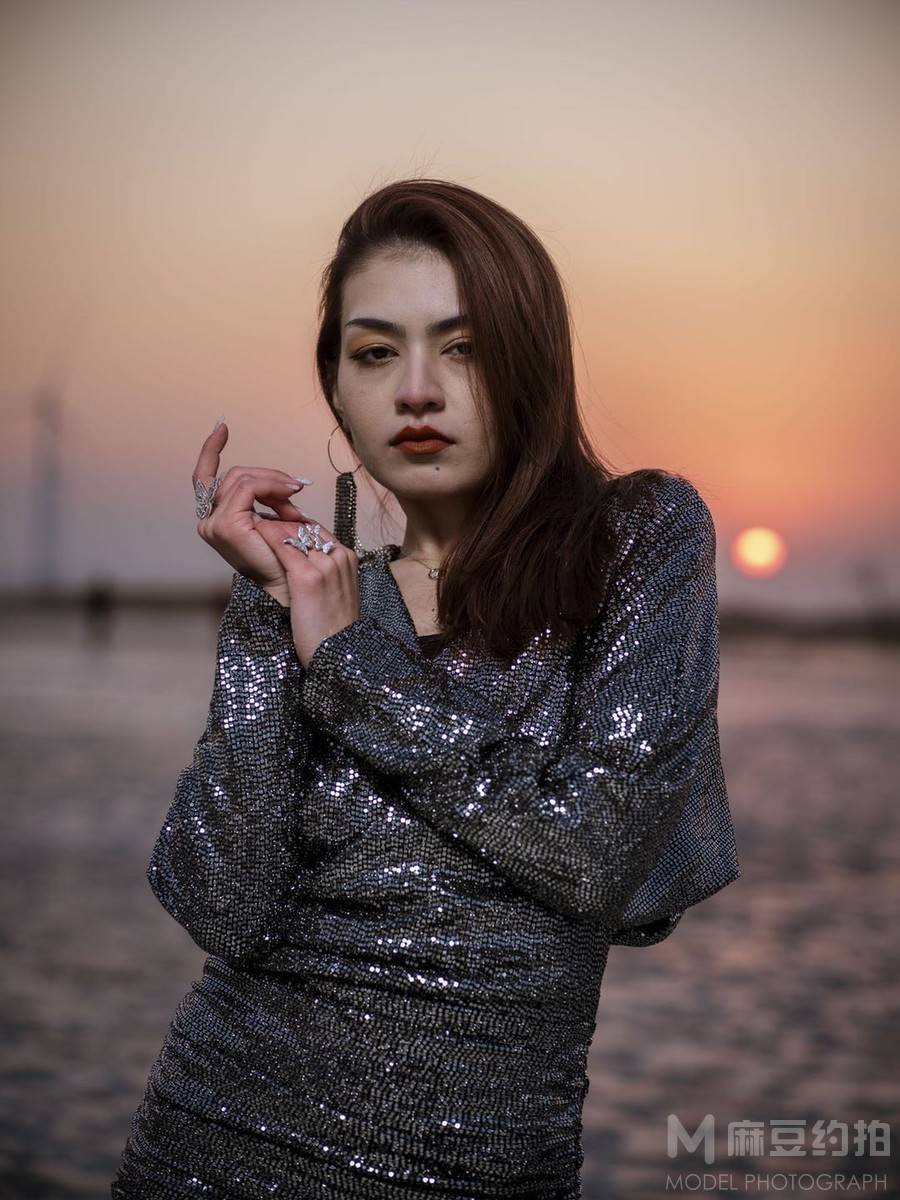 情绪模特
