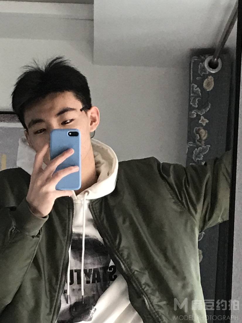 黑白模特
