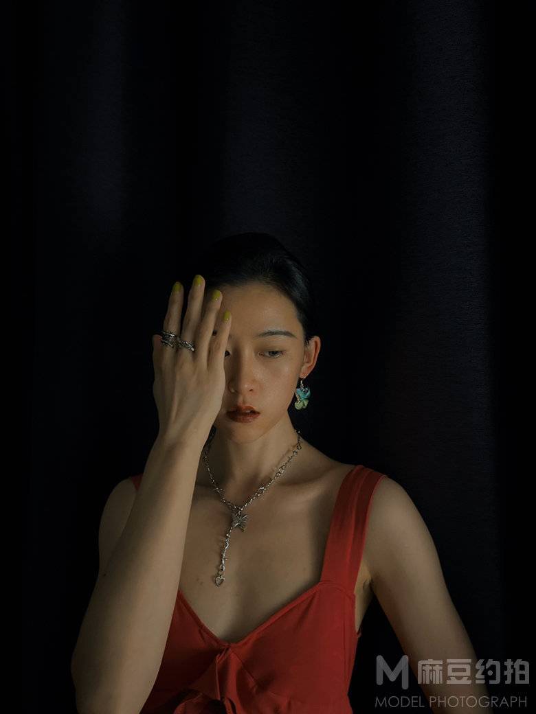 情绪模特