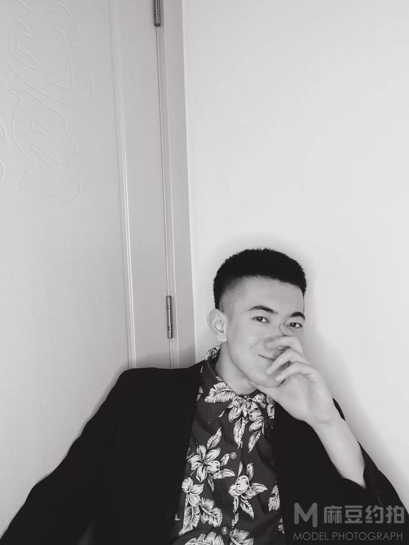 黑白模特