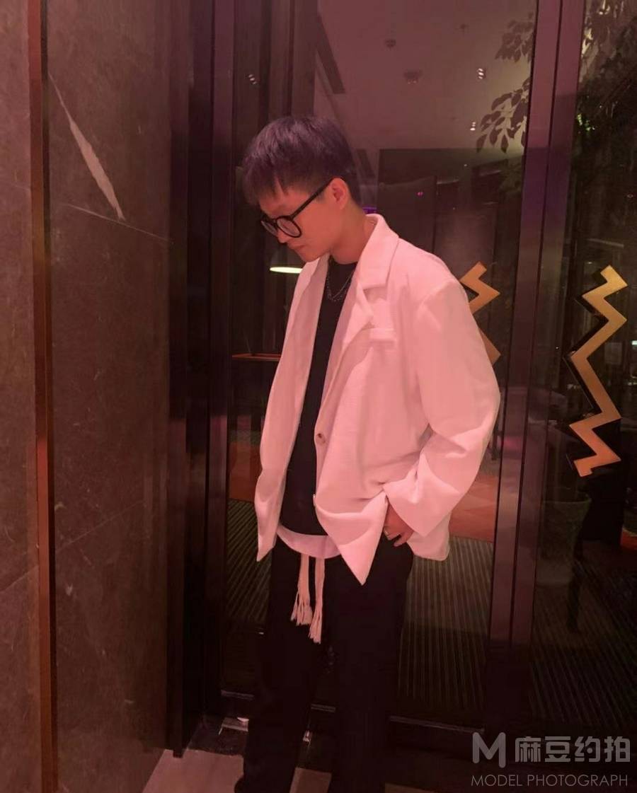 黑白模特
