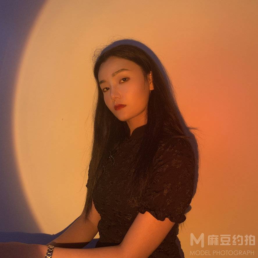 情绪模特