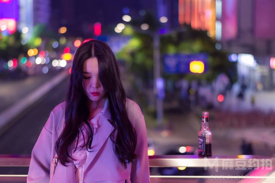 情绪模特