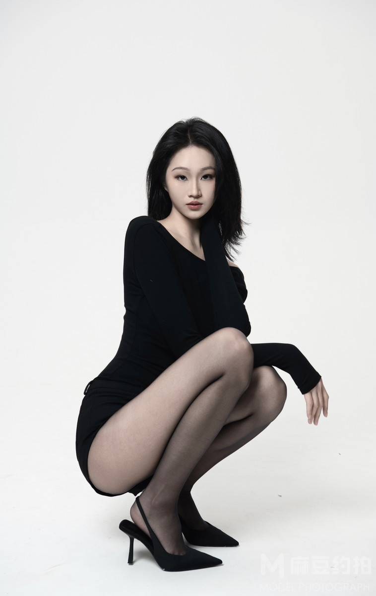 黑白模特