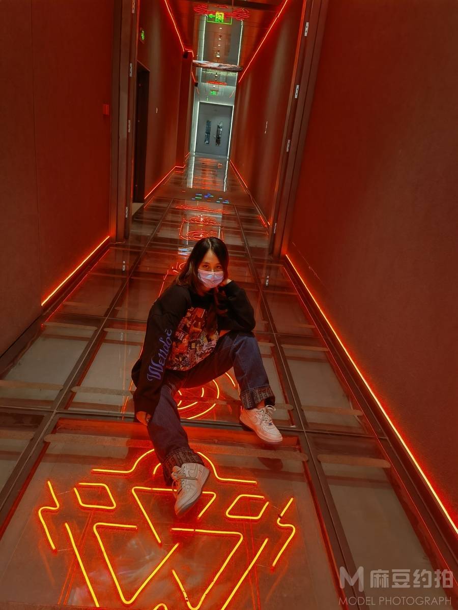 情绪模特