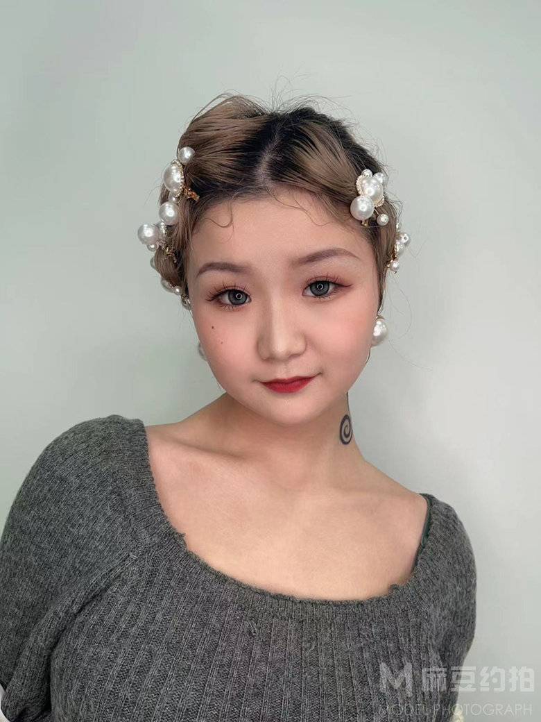 妆容模特
