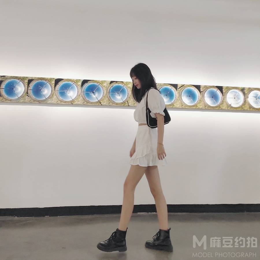 黑白模特