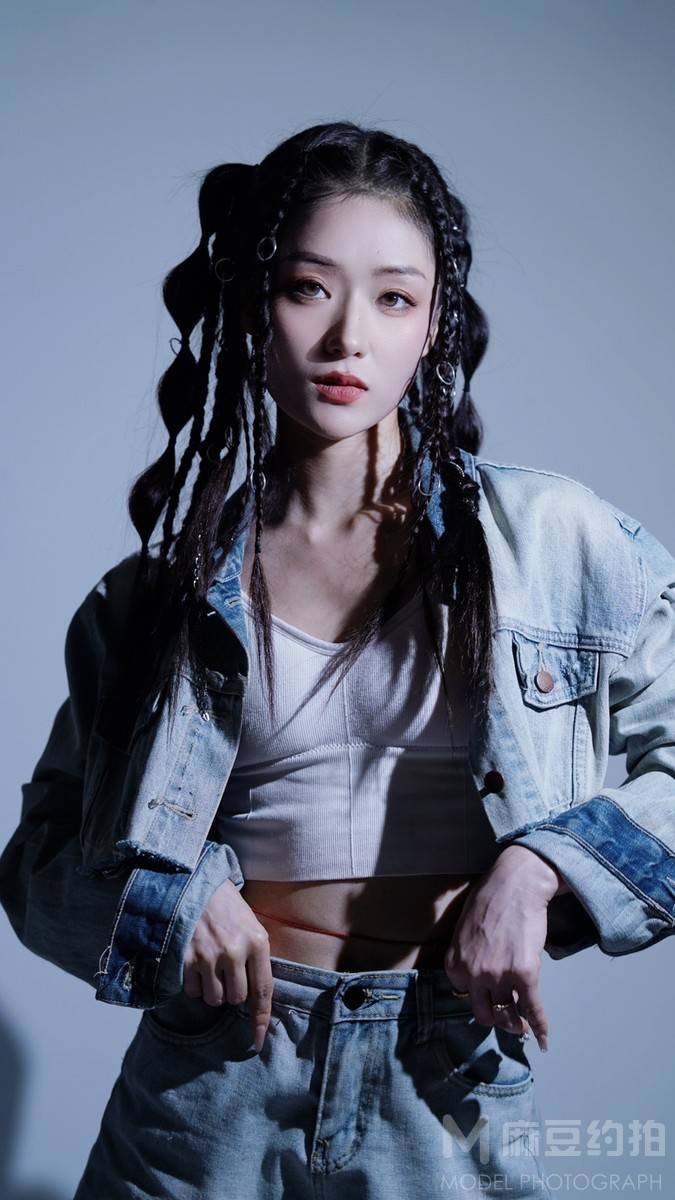 黑白模特
