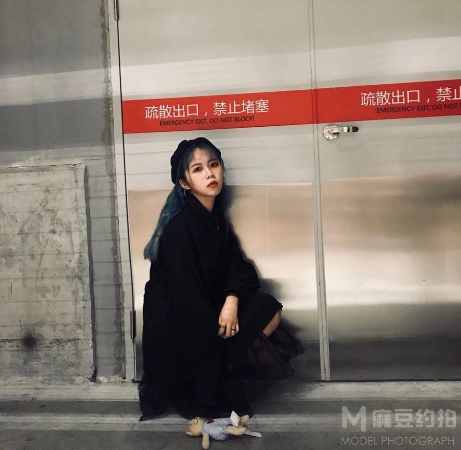 情绪模特
