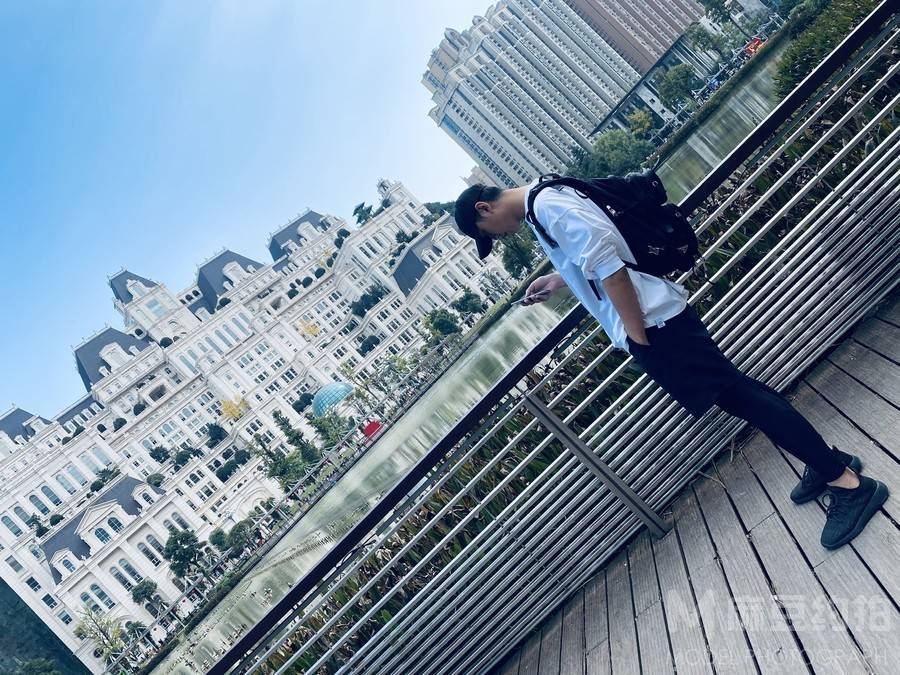 黑白模特