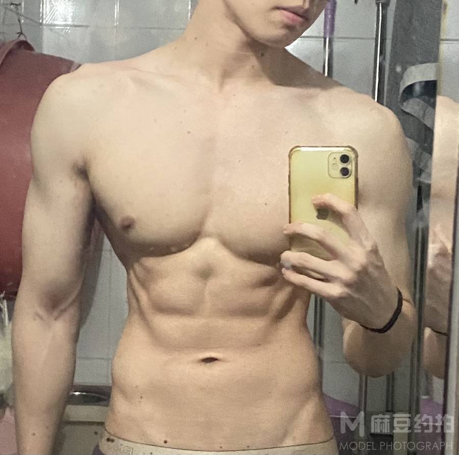 黑白模特