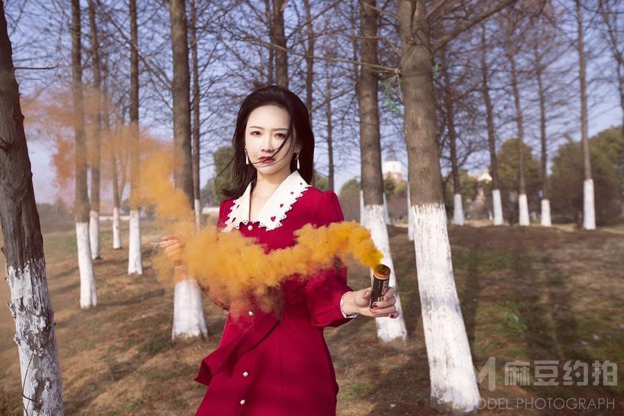 情绪模特