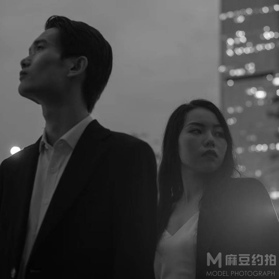 黑白模特