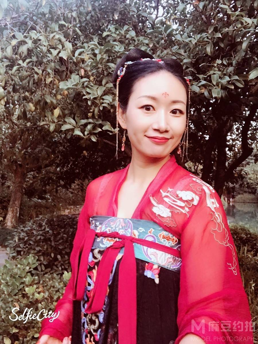 汉服模特