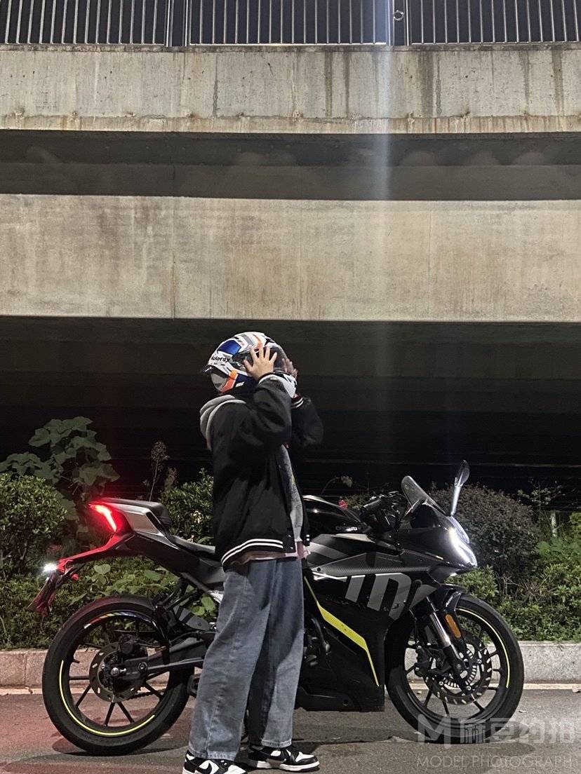 黑白模特