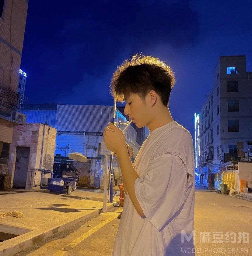 情绪模特