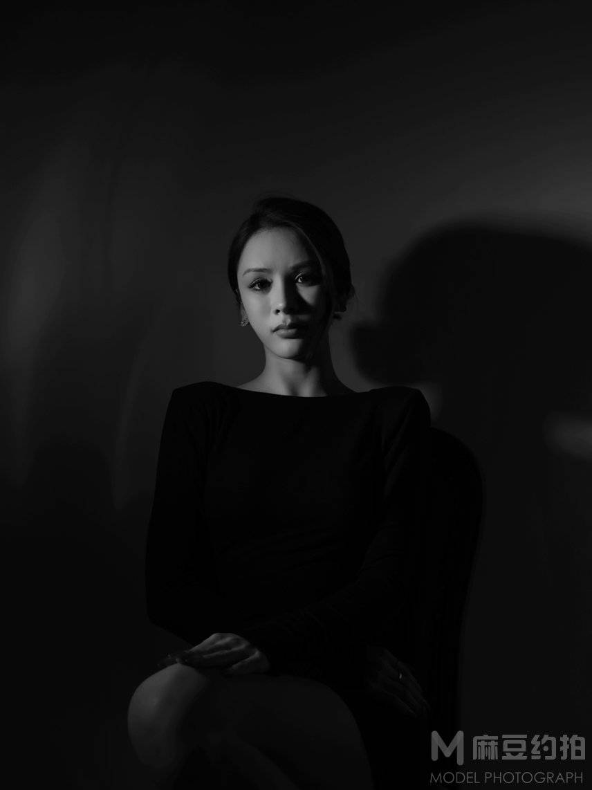 黑白模特