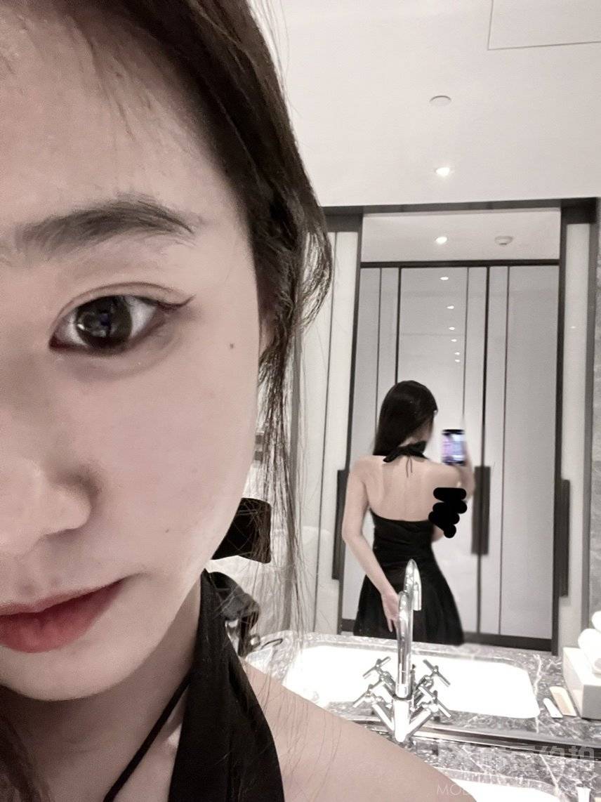 黑白模特