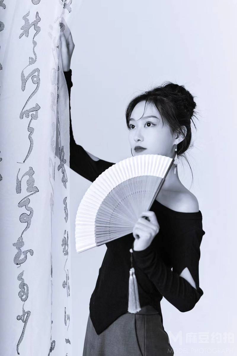 黑白模特