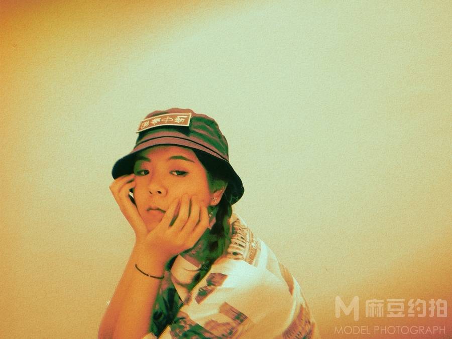 情绪模特