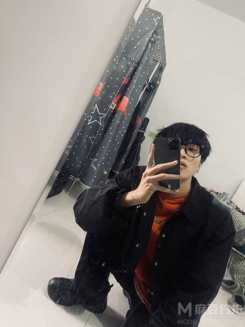 黑白模特