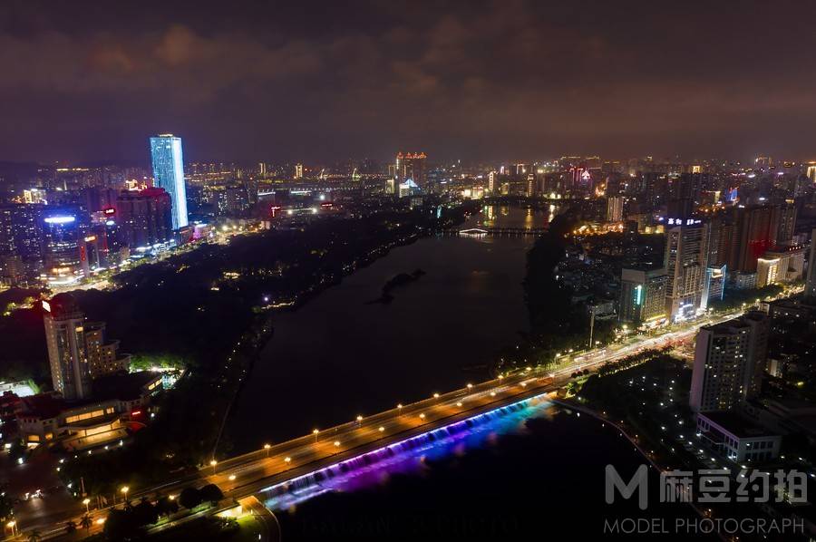 夜景模特