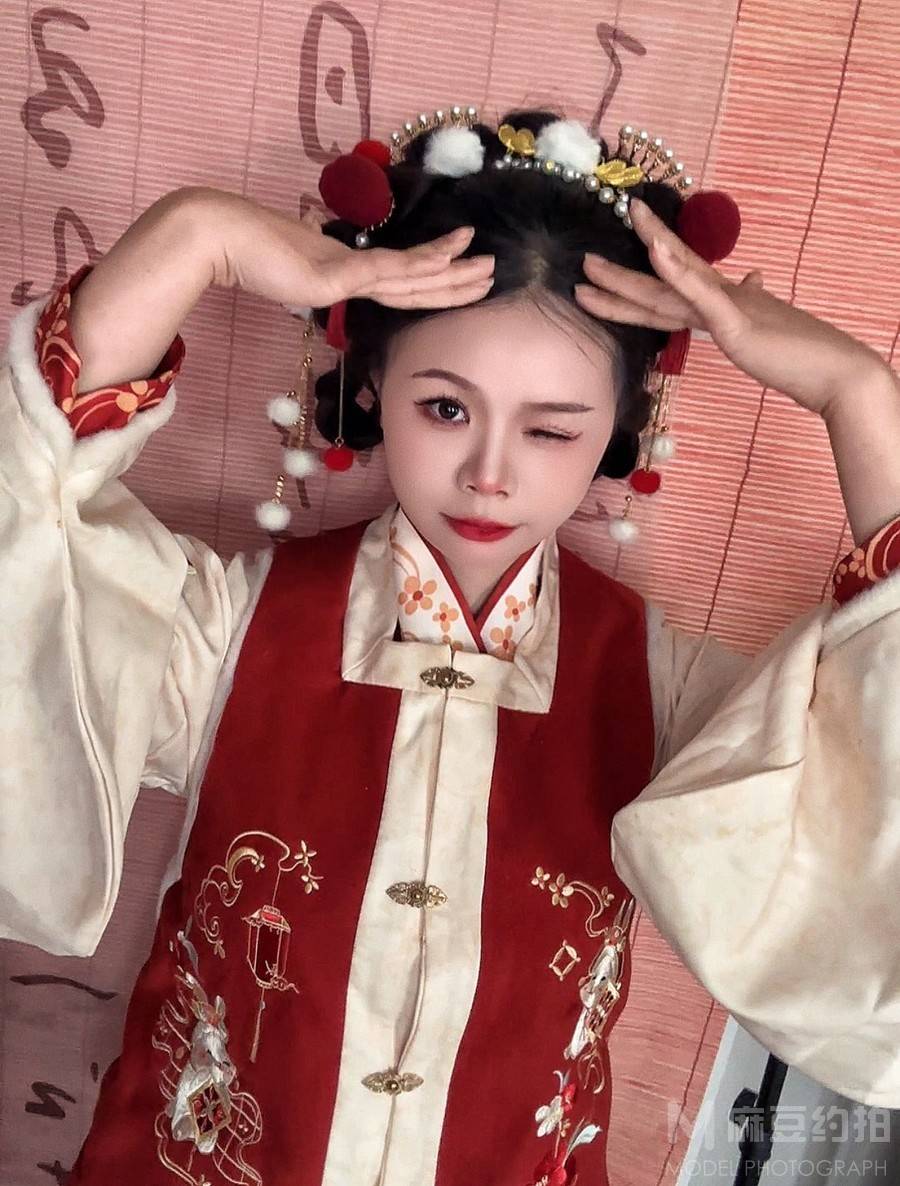 汉服模特