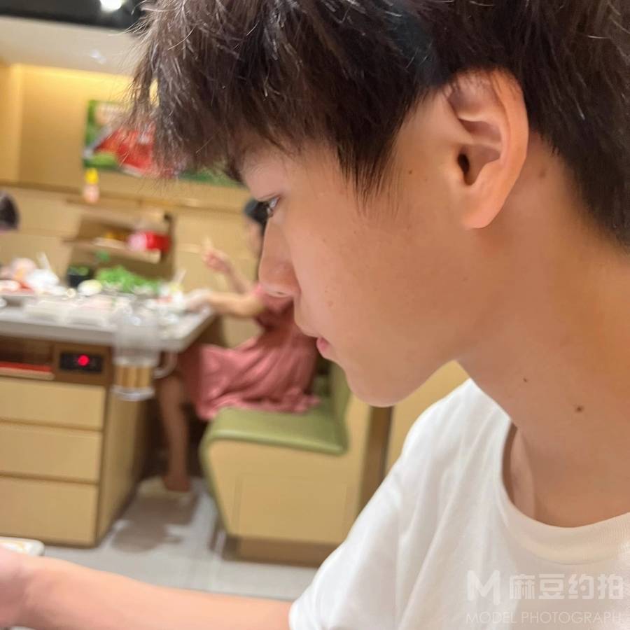 情绪模特