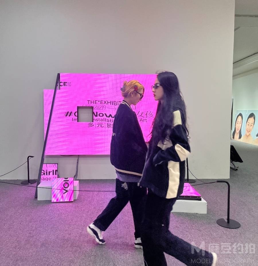 黑白模特