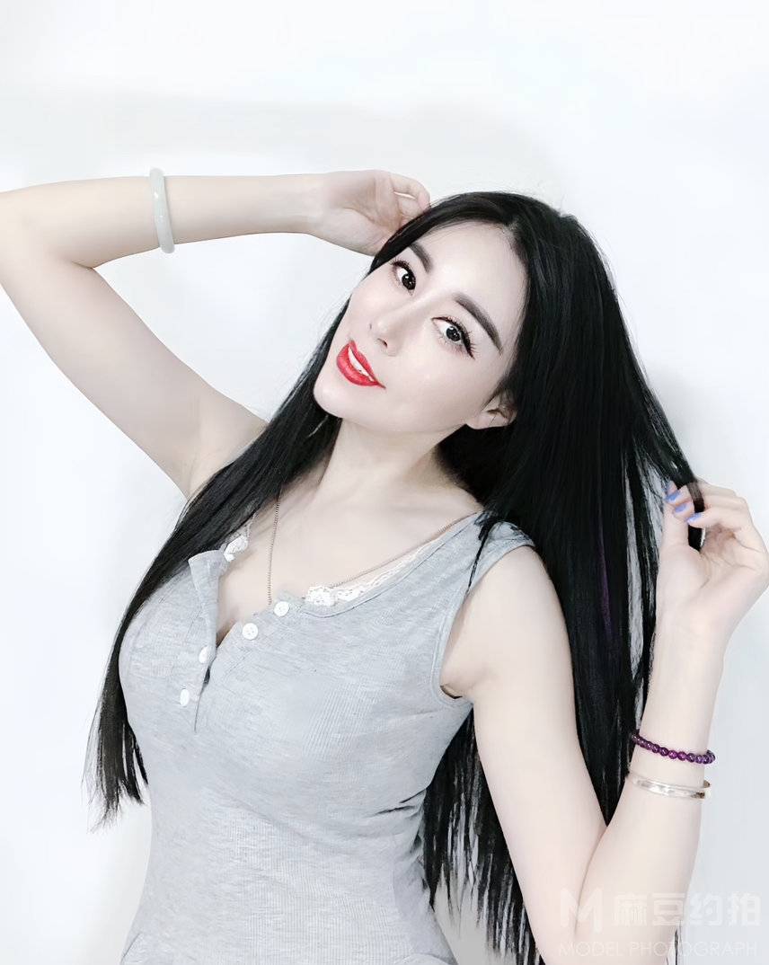 宝丽来模特