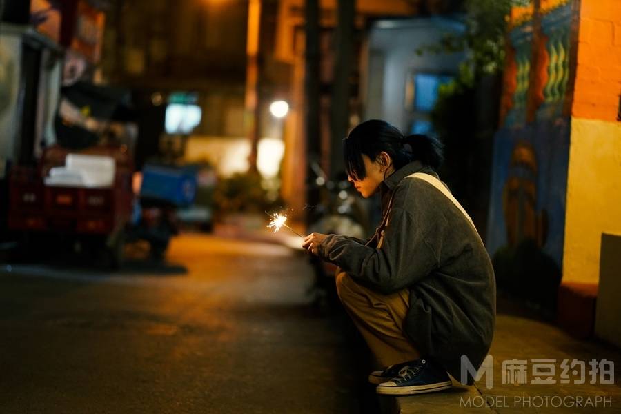 情绪模特